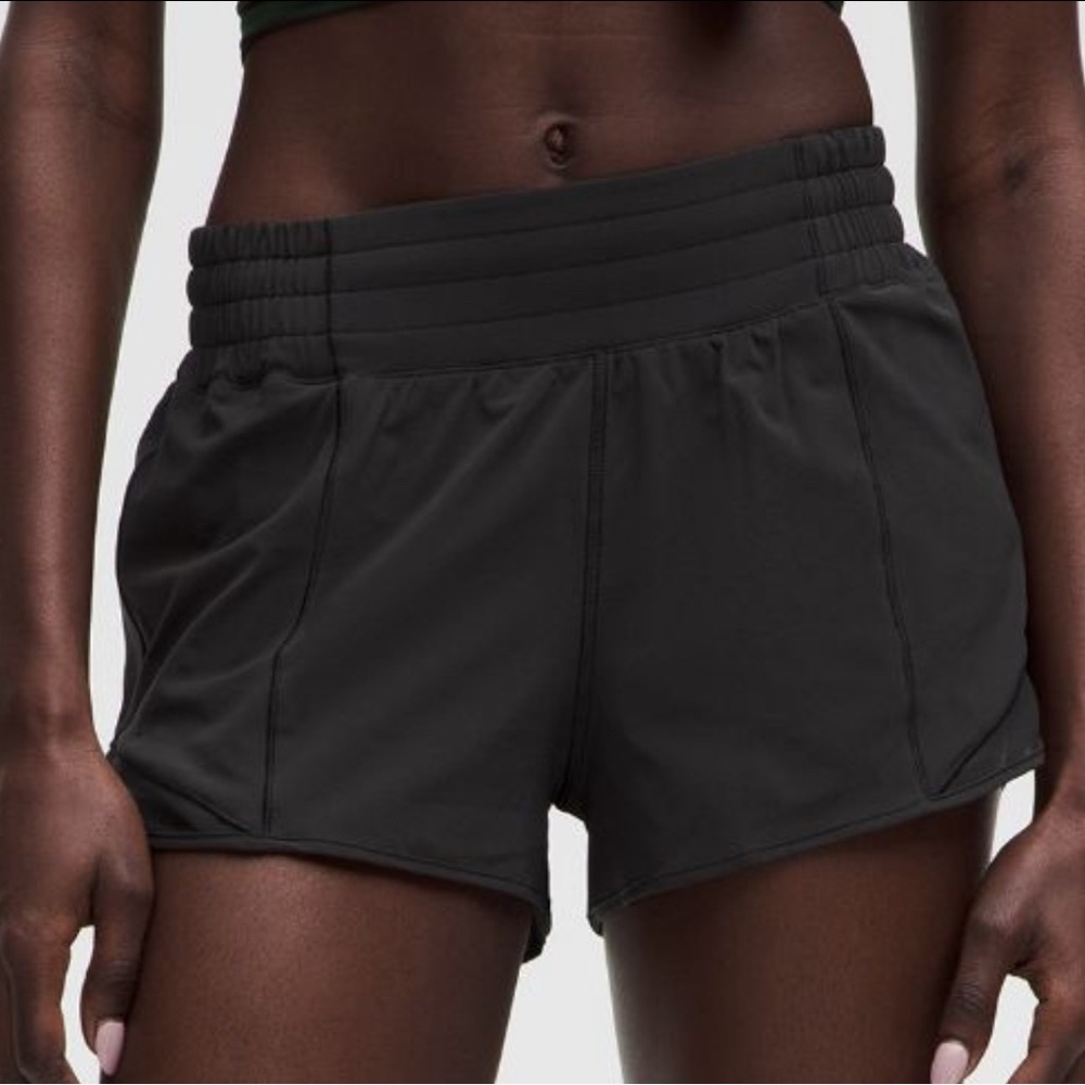 Lululemon Hotty Hot High-Rise Short 2.5”